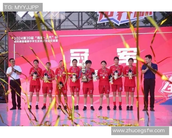 昔日足球明星重聚赛场再续友情岁月共话辉煌回忆