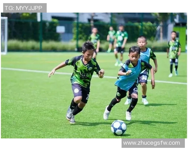 足球明星的童年故事：小孩子们如何追逐梦想与激情