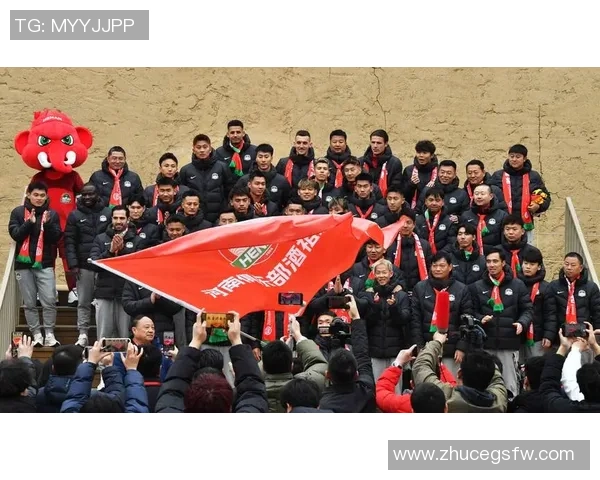 足球明星齐聚一堂共庆盛典展现团结与激情的精彩瞬间